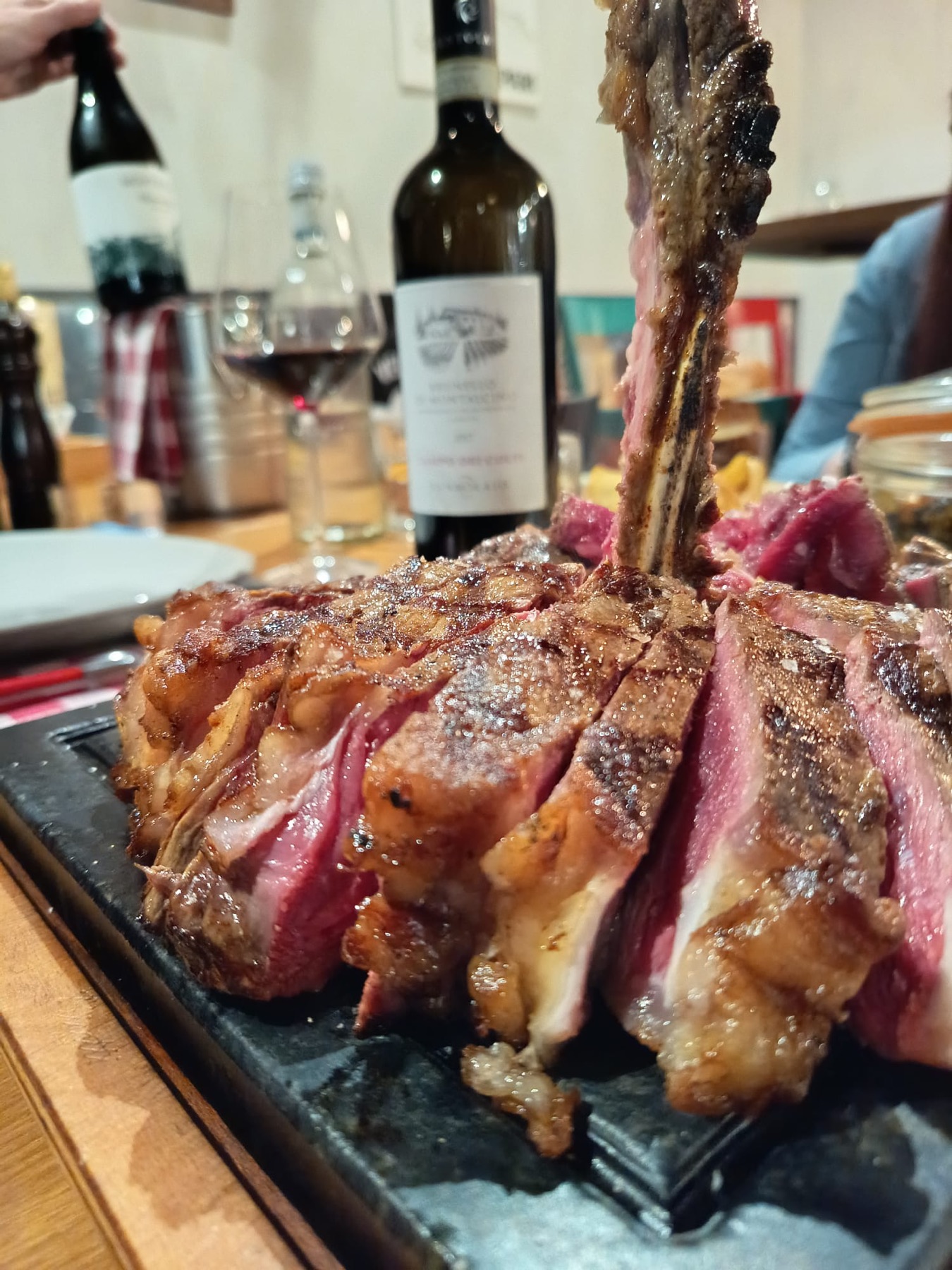 Grandi tagli di carne alla griglia